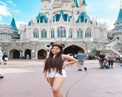 She visited Disneyland in March 2020 She visited Disneyland in March 2020.